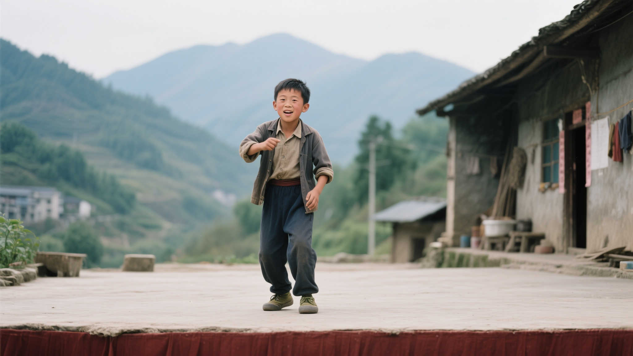 张同学来自偏远山区，由于是家中第一个迈向
